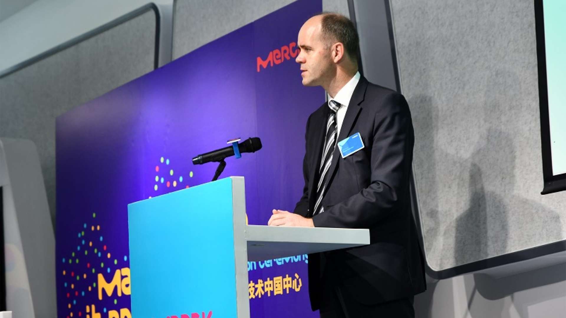 默克集团高性能材料业务显示科技事业部全球总裁Michael Heckmeier先生致辞